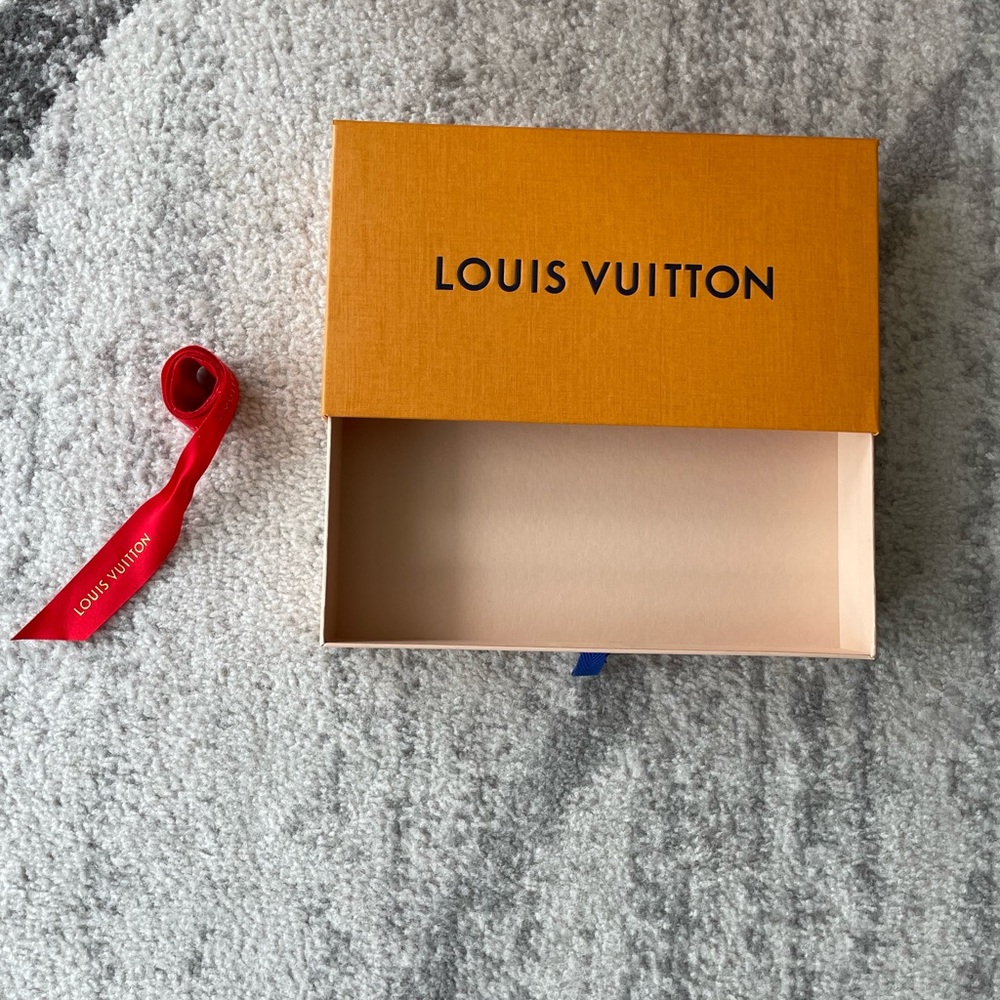 Authentic Louis Vuitton Bag, Box & Ribbon - Picture 2 of 4